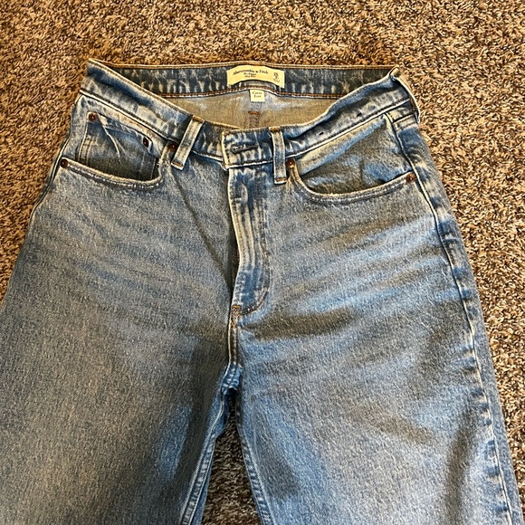 Abercrombie and Fitch curve love mid rise baggy jean - Picture 3 of 5